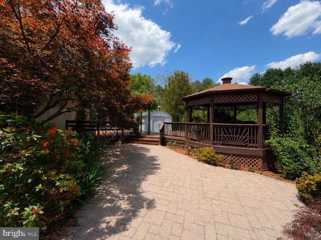 4 JONATHANS CT, Cockeysville, MD 21030