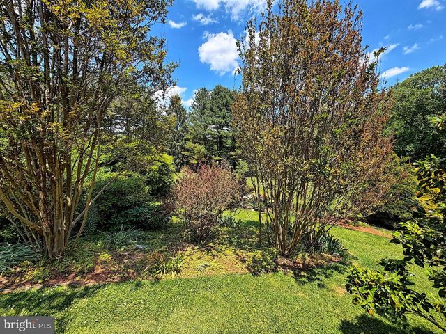 4 JONATHANS CT, Cockeysville, MD 21030