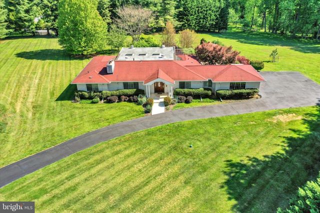 4 JONATHANS CT, Cockeysville, MD 21030