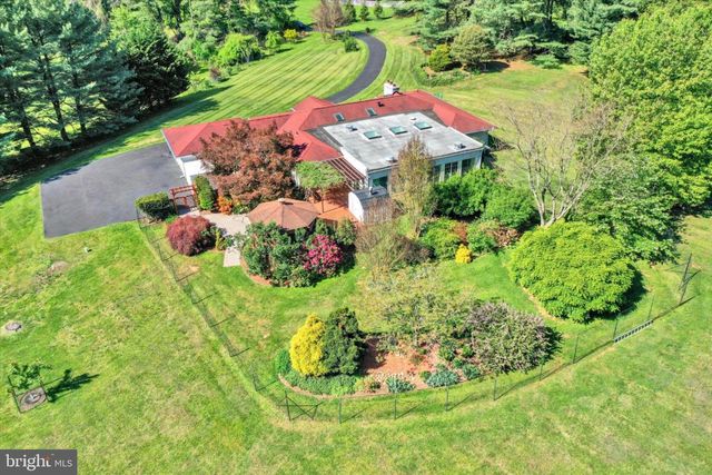 4 JONATHANS CT, Cockeysville, MD 21030