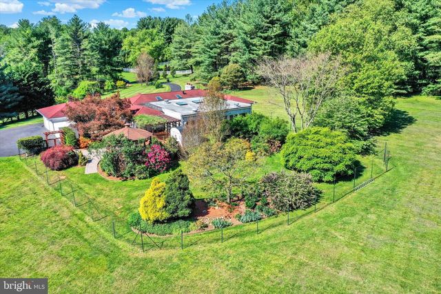 4 JONATHANS CT, Cockeysville, MD 21030