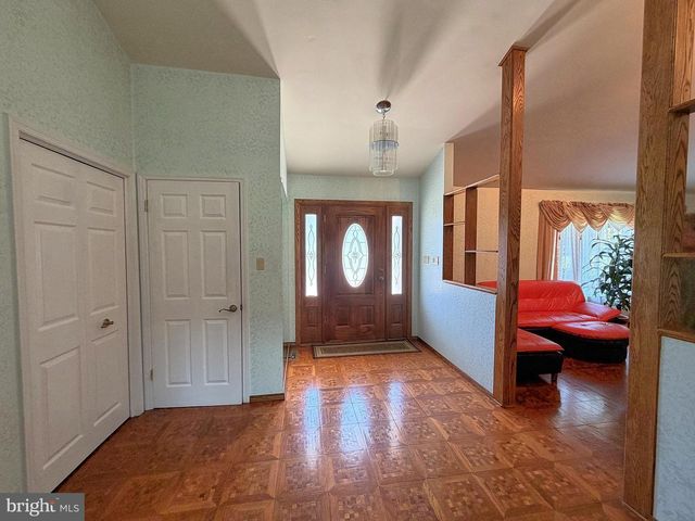 4 JONATHANS CT, Cockeysville, MD 21030