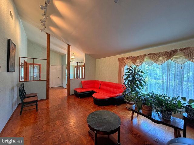 4 JONATHANS CT, Cockeysville, MD 21030