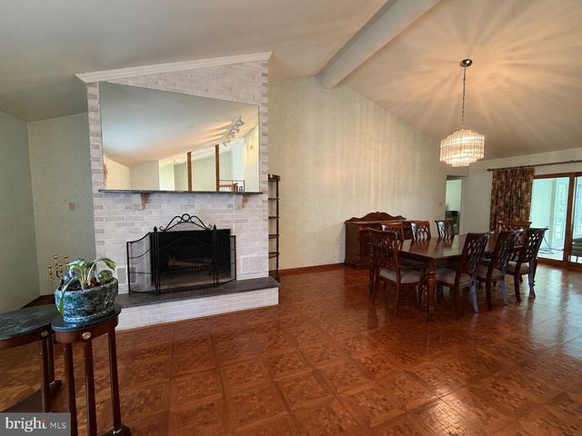 4 JONATHANS CT, Cockeysville, MD 21030
