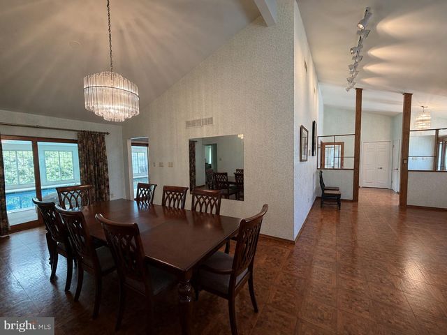 4 JONATHANS CT, Cockeysville, MD 21030