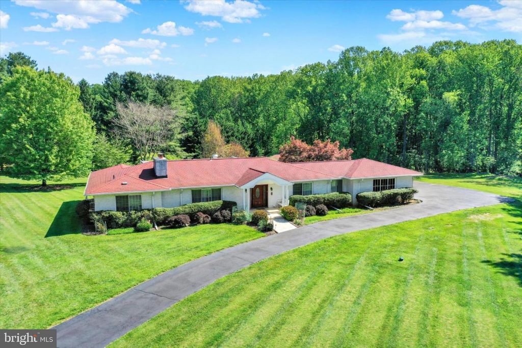 4 JONATHANS CT, Cockeysville, MD 21030