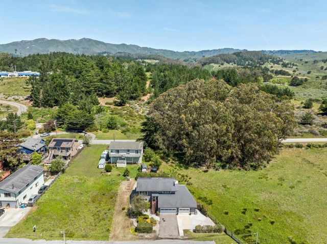 1077 Pearl Avenue, Moss Beach, CA 94038
