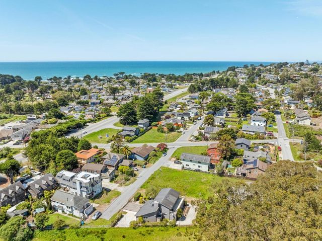 1077 Pearl Avenue, Moss Beach, CA 94038