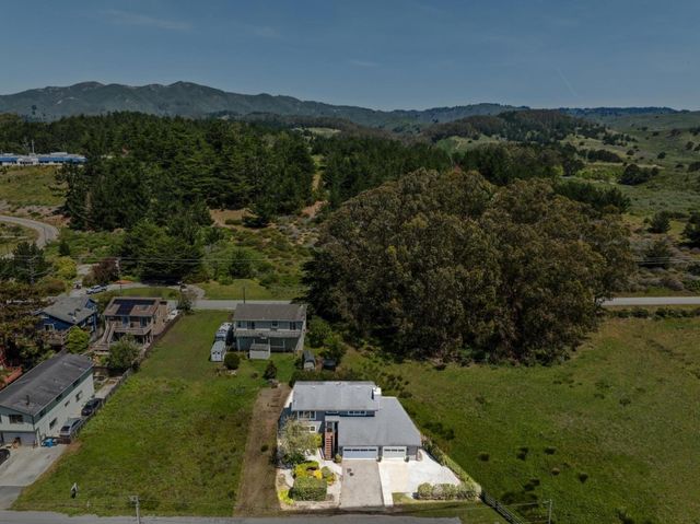 1077 Pearl Avenue, Moss Beach, CA 94038