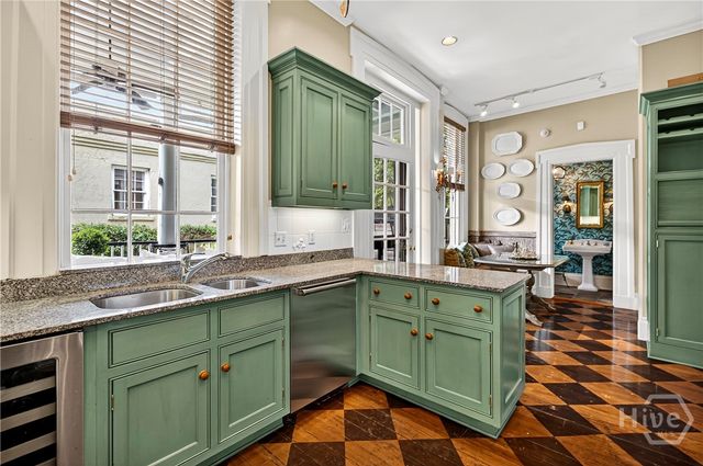 203 W Charlton Street, Savannah, GA 31401