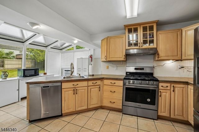 25 Lake Dr West, Wayne Twp., NJ 07470