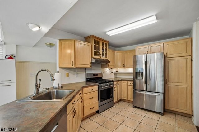 25 Lake Dr West, Wayne Twp., NJ 07470