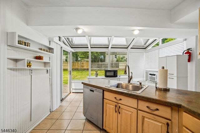 25 Lake Dr West, Wayne Twp., NJ 07470