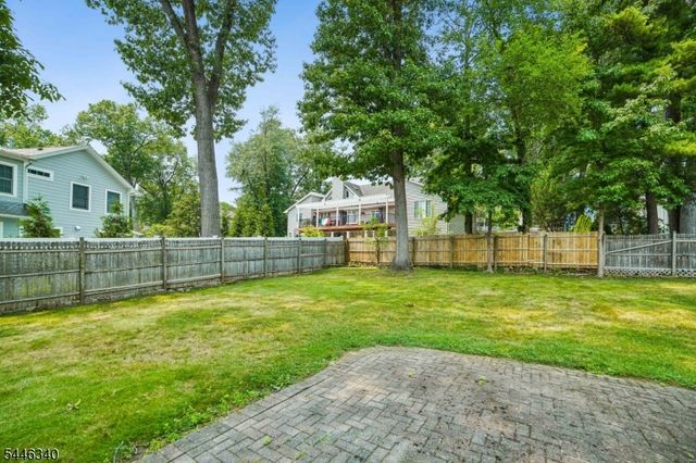 25 Lake Dr West, Wayne Twp., NJ 07470