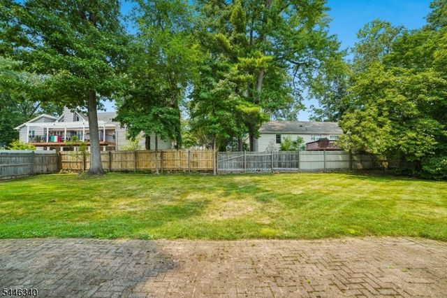 25 Lake Dr West, Wayne Twp., NJ 07470