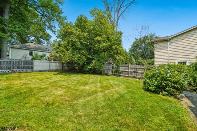 25 Lake Dr West, Wayne Twp., NJ 07470