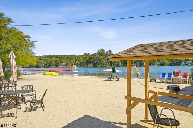 25 Lake Dr West, Wayne Twp., NJ 07470