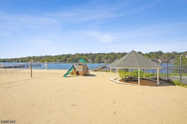 25 Lake Dr West, Wayne Twp., NJ 07470