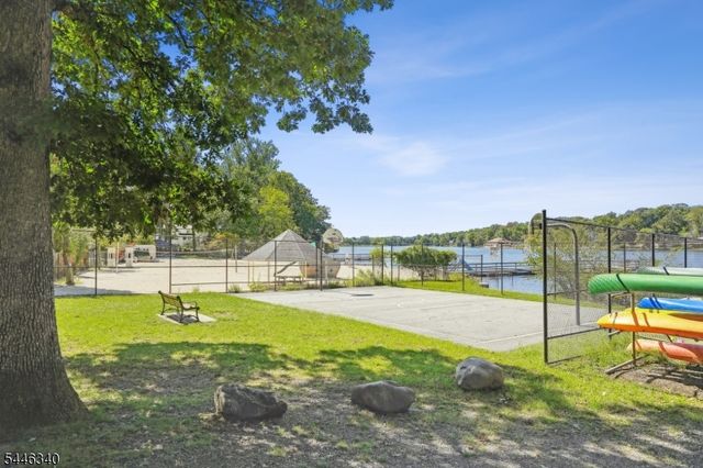 25 Lake Dr West, Wayne Twp., NJ 07470