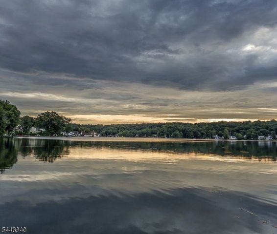 25 Lake Dr West, Wayne Twp., NJ 07470