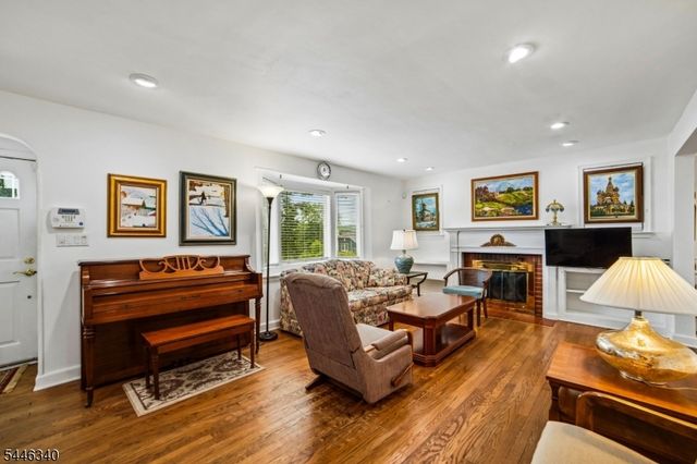 25 Lake Dr West, Wayne Twp., NJ 07470