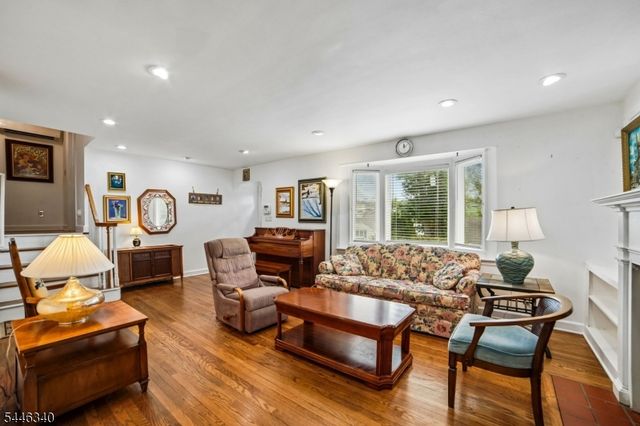 25 Lake Dr West, Wayne Twp., NJ 07470