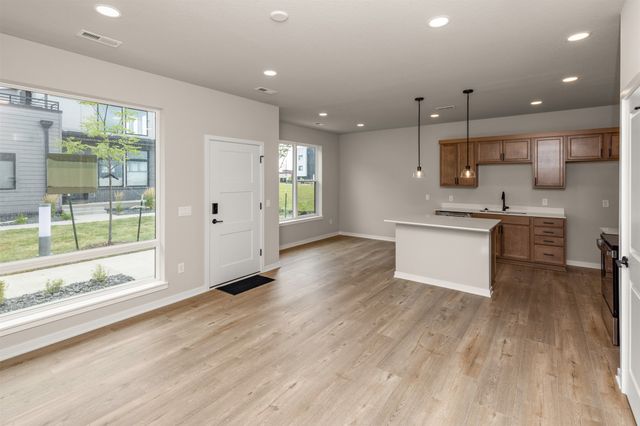 460 SW 12th Street, Des Moines, IA 50309