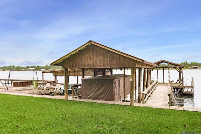 7080 False River Rd, Oscar, LA 70762