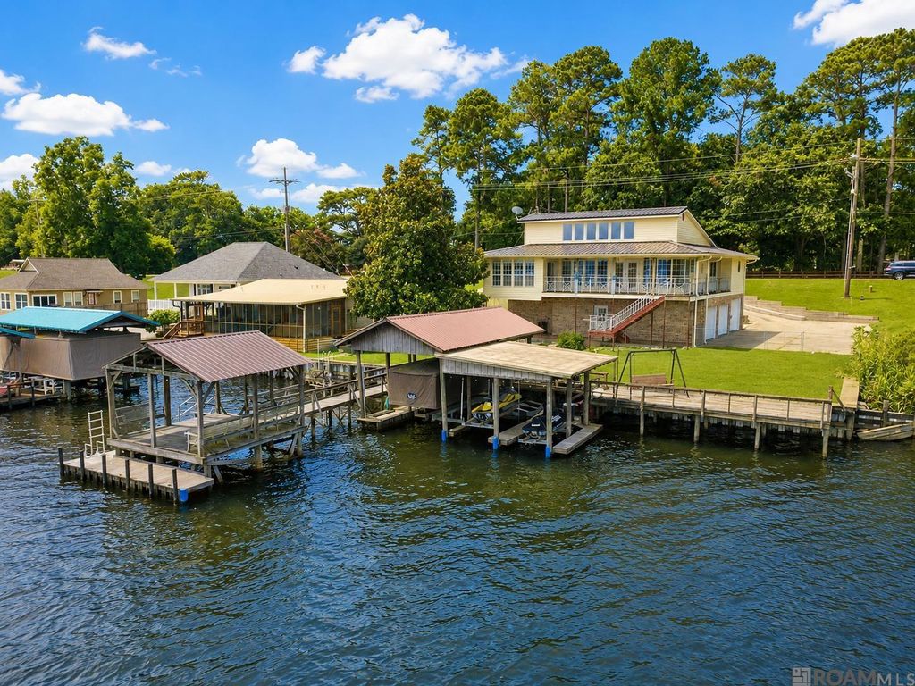 7080 False River Rd, Oscar, LA 70762