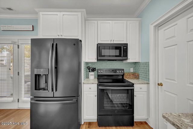 233 Silver Sloop Way, Carolina Beach, NC 28428