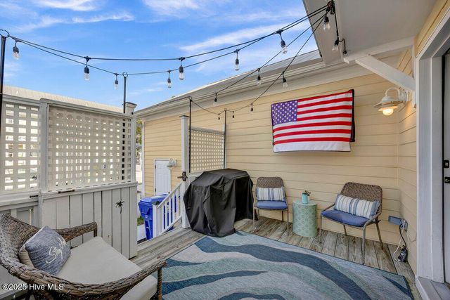 233 Silver Sloop Way, Carolina Beach, NC 28428