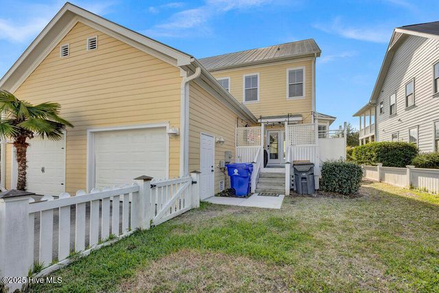 233 Silver Sloop Way, Carolina Beach, NC 28428