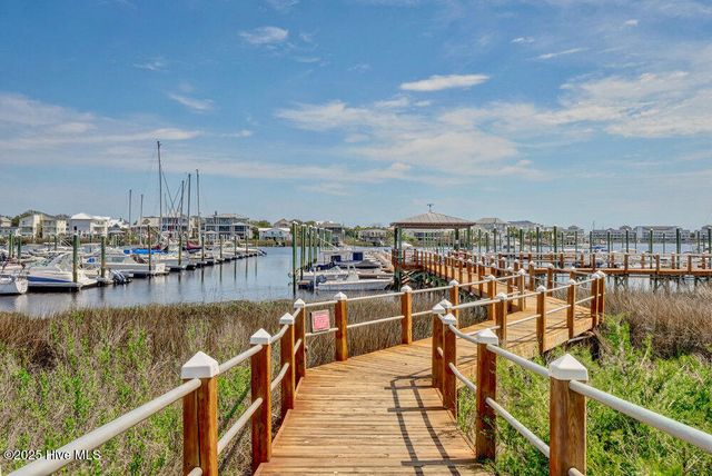 233 Silver Sloop Way, Carolina Beach, NC 28428