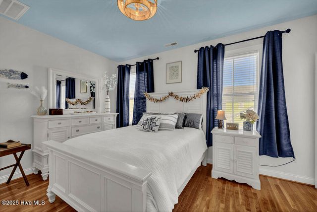 233 Silver Sloop Way, Carolina Beach, NC 28428