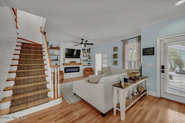 233 Silver Sloop Way, Carolina Beach, NC 28428