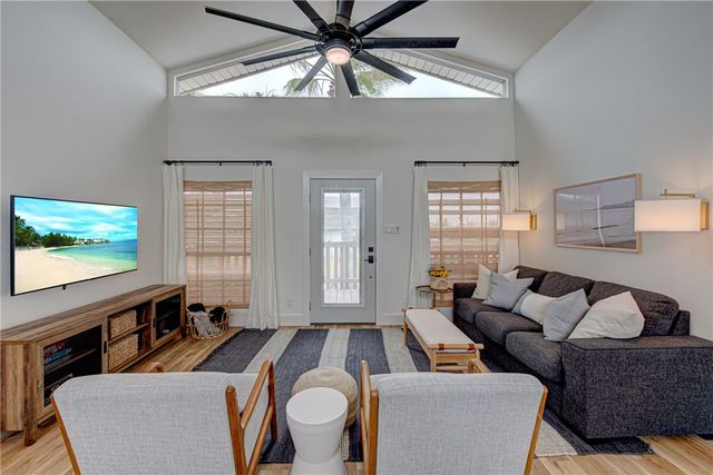 310 Leslie Lane, Port Aransas, TX 78373