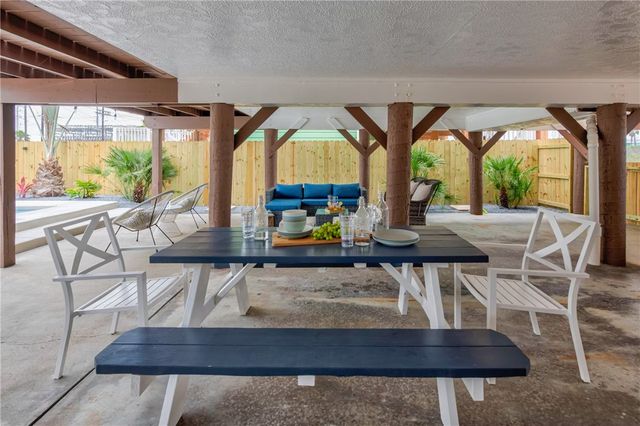 310 Leslie Lane, Port Aransas, TX 78373