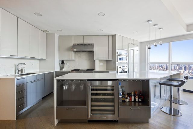 146 W 57th St Apt 37D, New York City, NY 10019