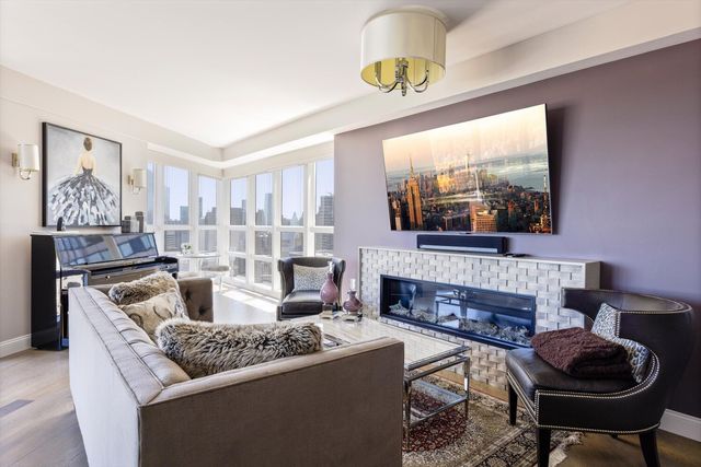 146 W 57th St Apt 37D, New York City, NY 10019