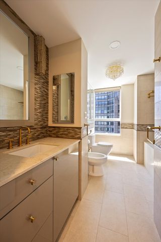 146 W 57th St Apt 37D, New York City, NY 10019