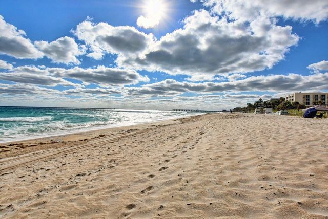 2780 S OCEAN Boulevard 806, Palm Beach, FL 33480