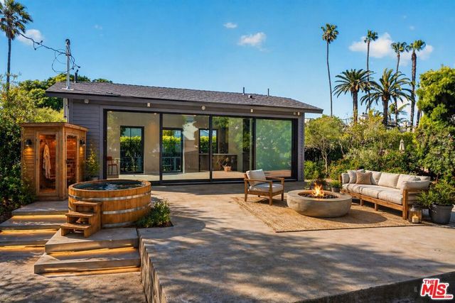 408 Linnie Canal, Venice, CA 90291