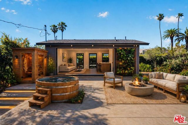 408 Linnie Canal, Venice, CA 90291