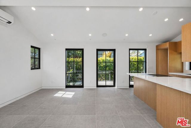 408 Linnie Canal, Venice, CA 90291