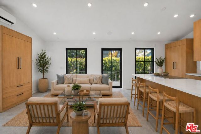408 Linnie Canal, Venice, CA 90291