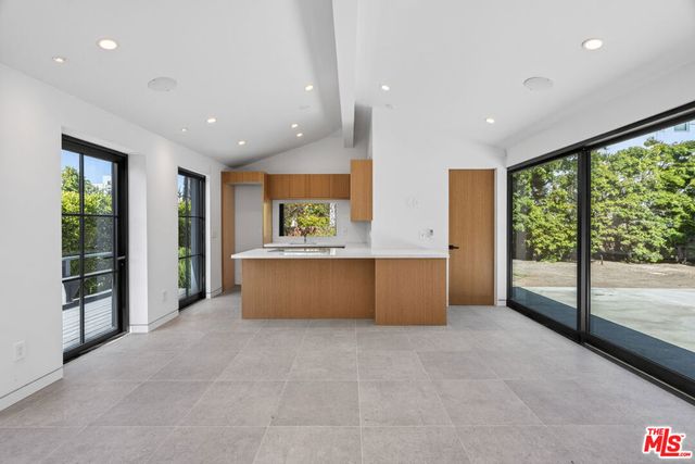 408 Linnie Canal, Venice, CA 90291