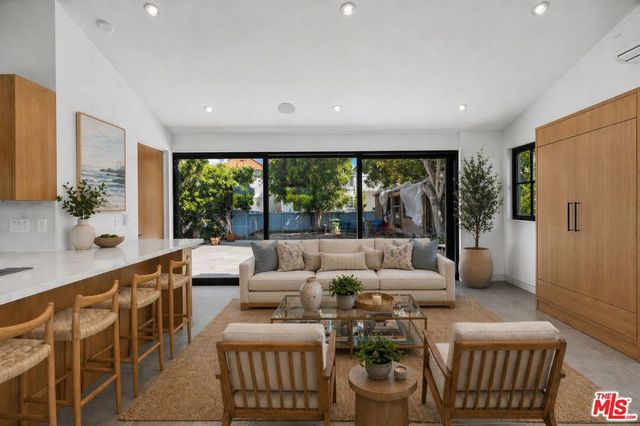 408 Linnie Canal, Venice, CA 90291