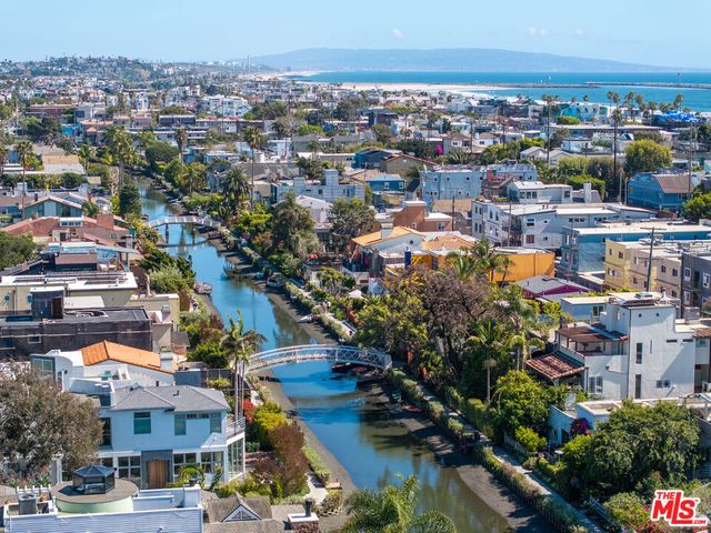 408 Linnie Canal, Venice, CA 90291