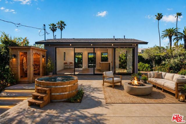 408 Linnie Canal, Venice, CA 90291