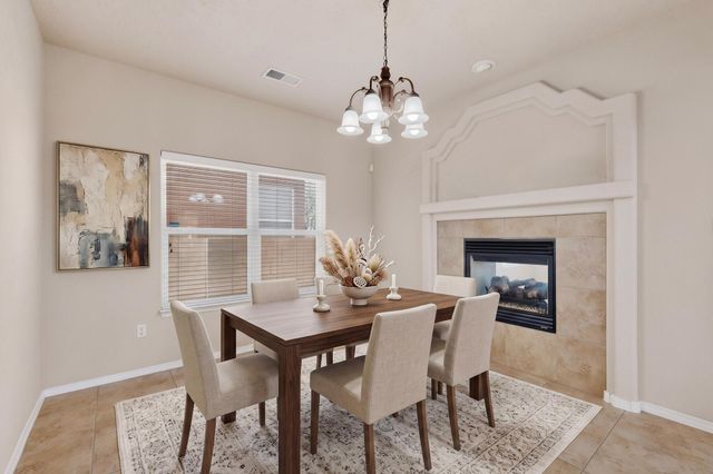 956 Molten Place NW, Albuquerque, NM 87120